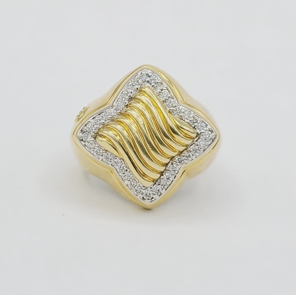 David Yurman Quatrefoil Sculpted Ring With Diamonds in 18k Gold - Picture 5 of 15